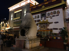 Sur la Kora cerclant le Jokhang à Lhasa