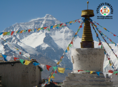 La face Nord de l'Everest vue depuis le monastère de Rongbuk